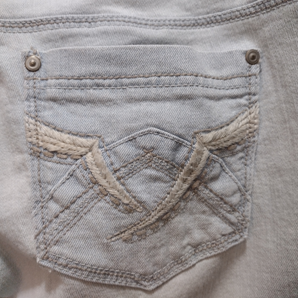 L.E.I. Light Blue Vintage Denim Jeans with Embroidered Pocket